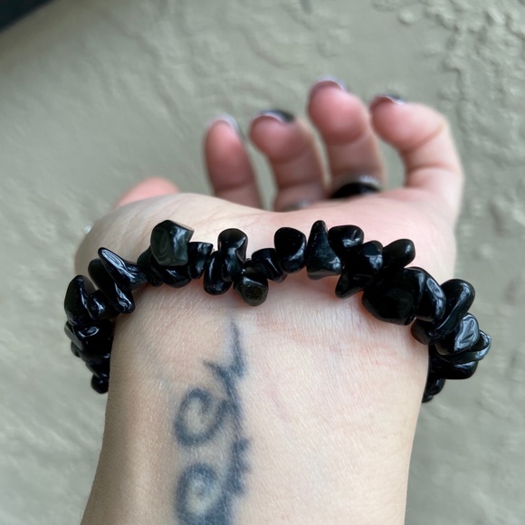 Onyx gemstones chips hamsa hand charm bracelet - Picture 5 of 10